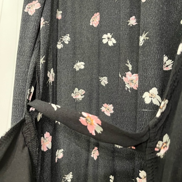 GAP Floral Print Wrap V Neck COLOR BLACK - Picture 10 of 14